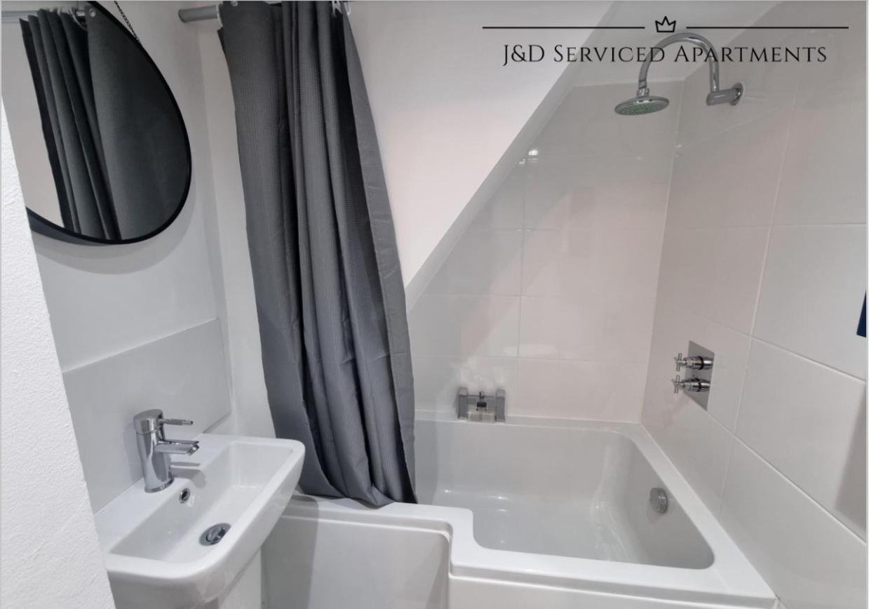 Spacious 3 Bed Apartment, En-Suites, Near Train Station! Γουάτφορντ Εξωτερικό φωτογραφία